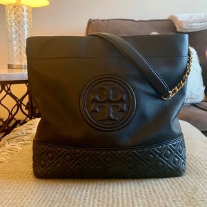 tory burch fleming hobo